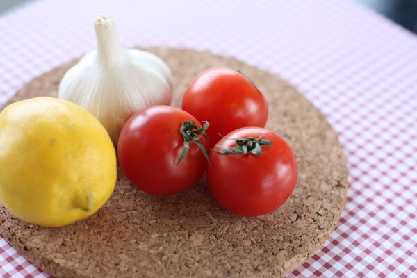 tomatoes, garlic and lemon