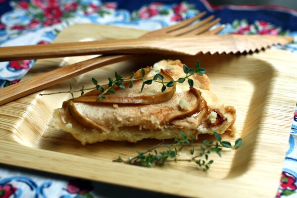 Apple & Lemon Thyme Tart