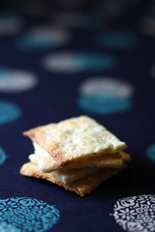 Homemade Rosemary Saltines